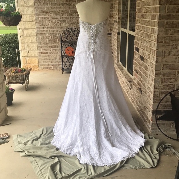 David’s Bridal White Beaded Lace Tulle Strapless Wedding Gown Dress - Picture 3 of 16